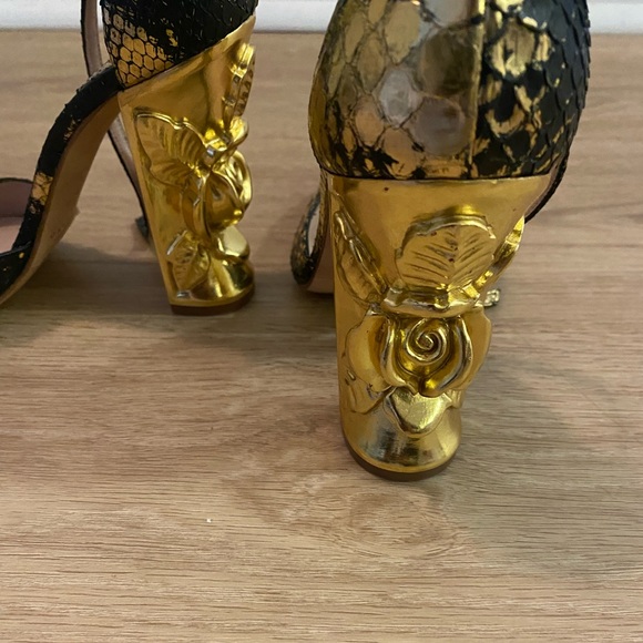 Jacqueline Moncayo Carbonel Gold/Black – Baroque Collection Heels - Picture 3 of 5